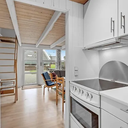 Prázdninový dům In With Kitchen *